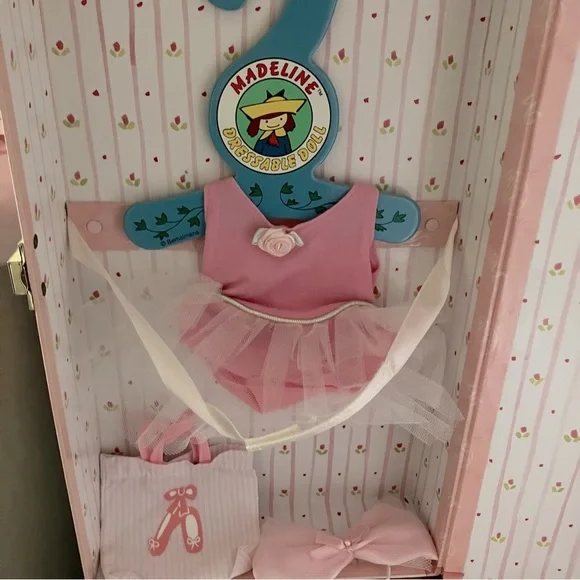 MADELINE Pink Travel Suitcase Doll Closet Carrying Case with 2 Full Doll Outfits - Picture 5 of 7
